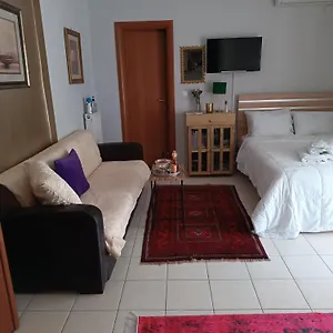 κάντε κράτηση εδώ
